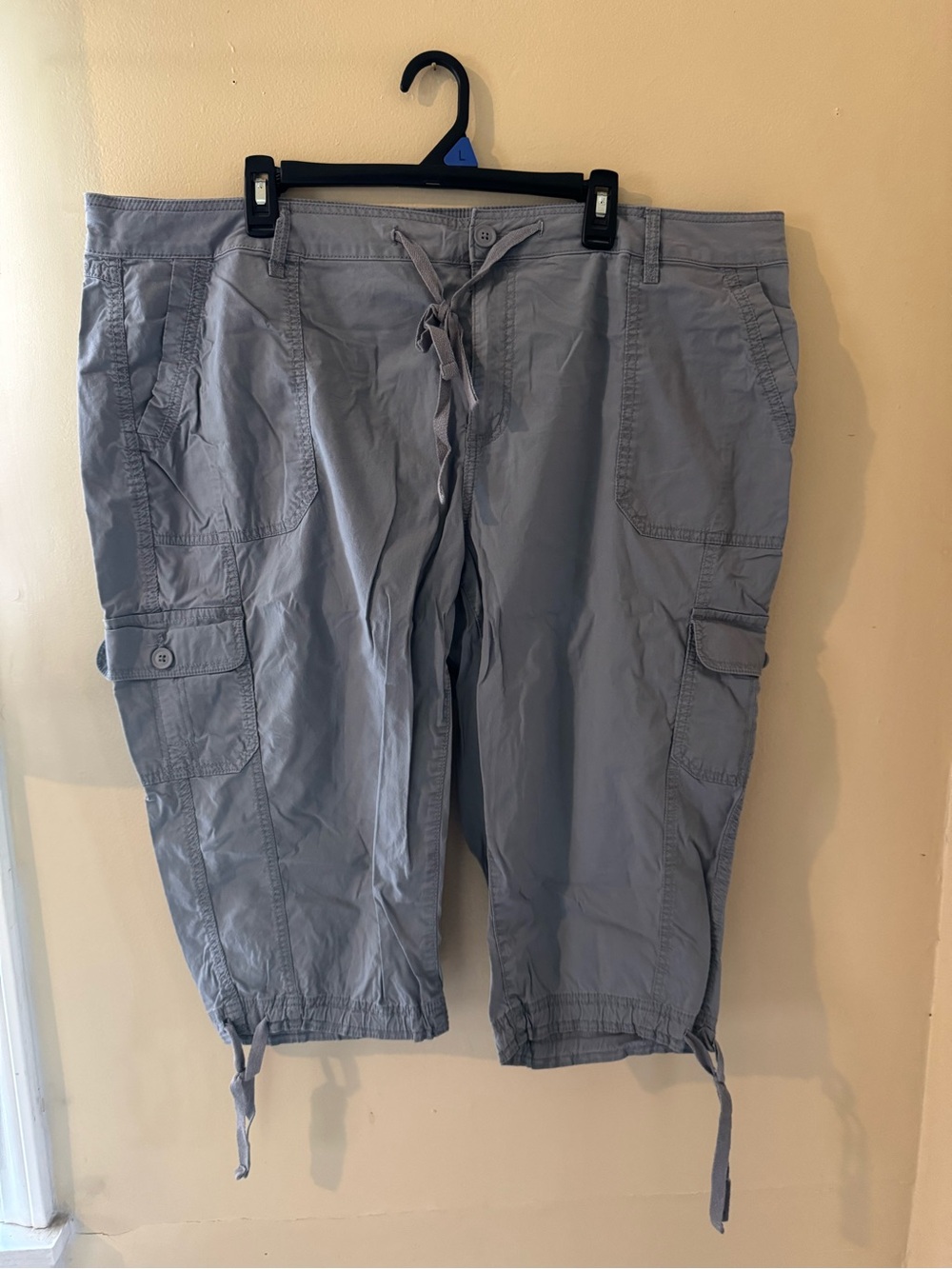 🎄5 for $20 St. John’s Bay Women’s Grey Cargo Capri Pants Size 22W